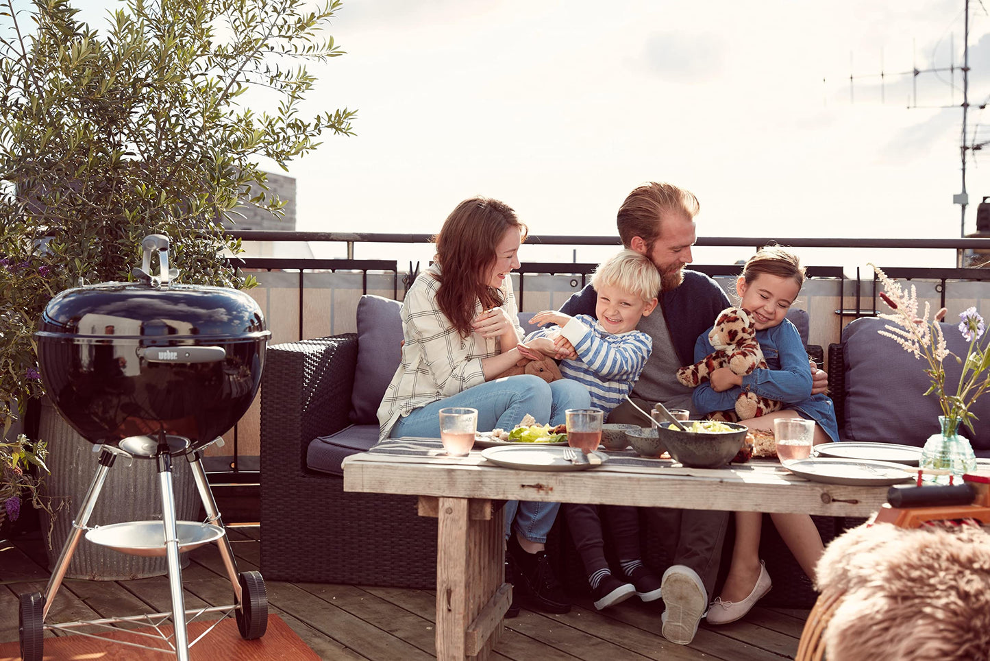 Weber Bar-B-Kettle Barbacoa Carbón Ø57cm, Tapa/Cuba Porcelana, Ruedas, Rejilla Cromada - Negro